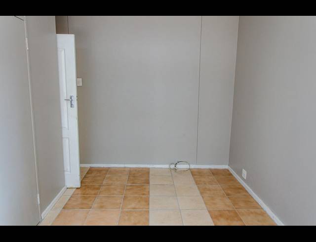 3 BEDROOM FLAT SOLD IN KILNER PARK